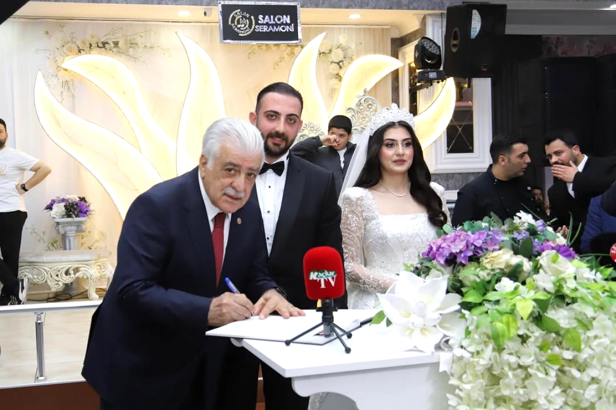 AK Partili Ayrım, Esenyurt'taki Nikâhta Şahitlik Yaptı