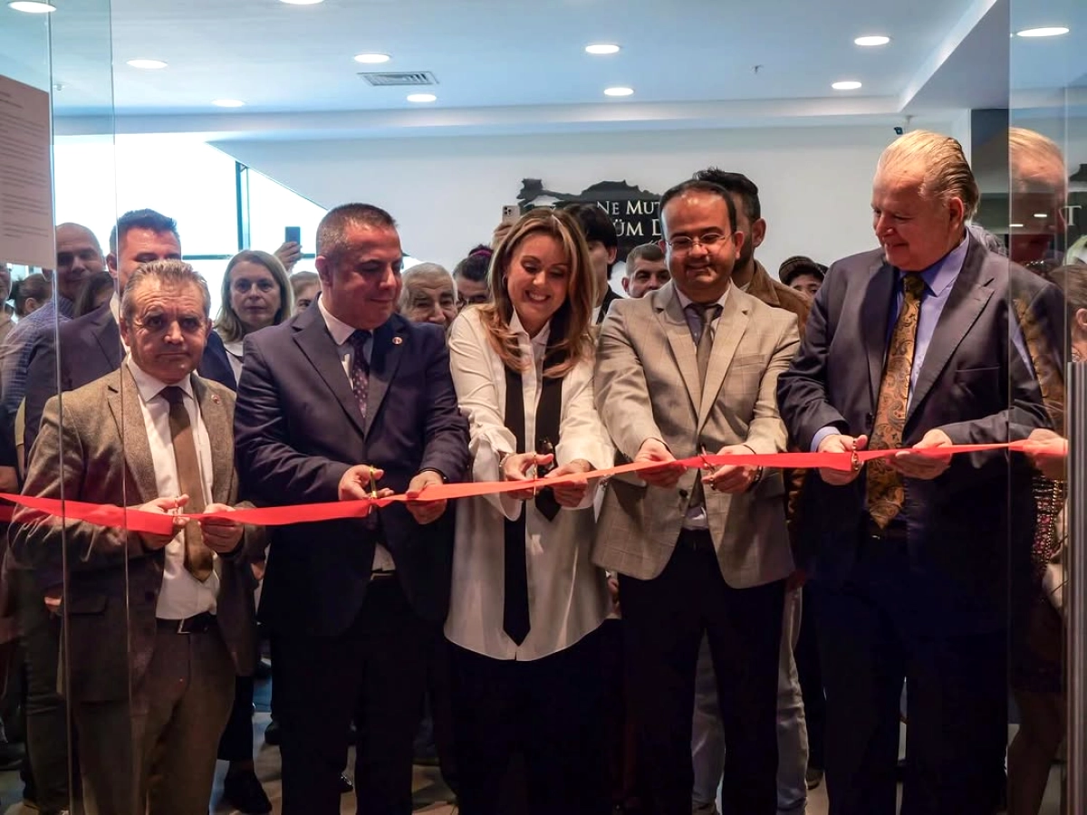 Kravatın Sanatla Yolculuğu Etimesgut'ta Sergileniyor