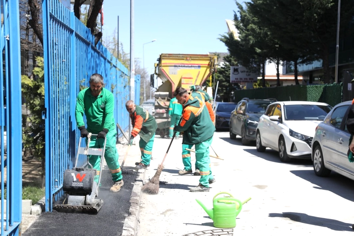 Çankaya'da Hafta Sonu Altyapı Çalışması: İlkbahar Mahallesi'nde Asfalt ve Kaldırım Yenileniyor