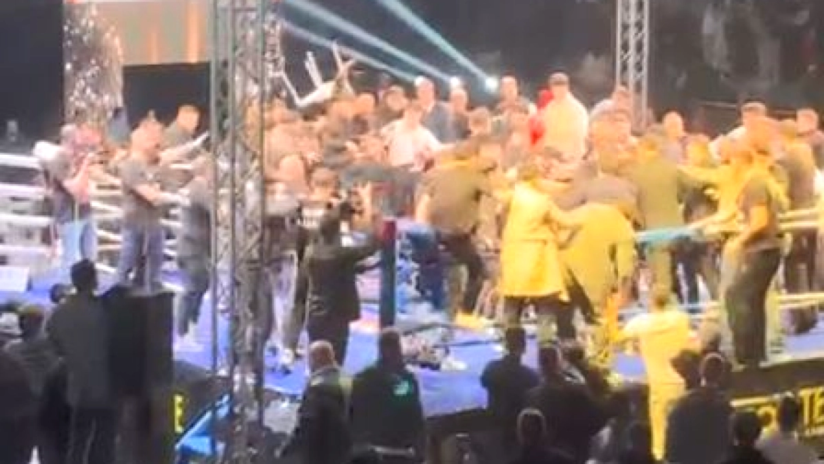 Trabzon'da Boks Maçında Kargaşa: Ringde Kavga Çıktı, Maç Yarıda Kesildi