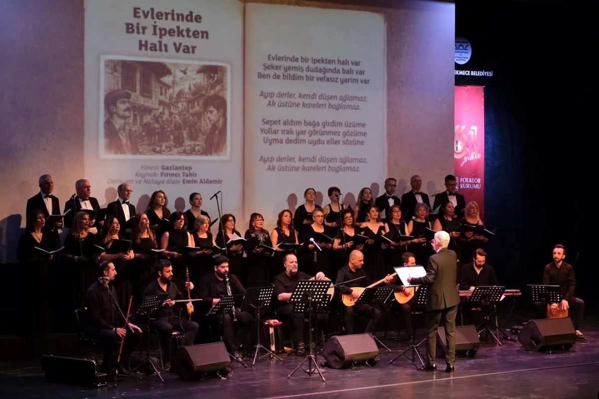 Büyükçekmece'de Türküler Hikayeleriyle Sahnelendi