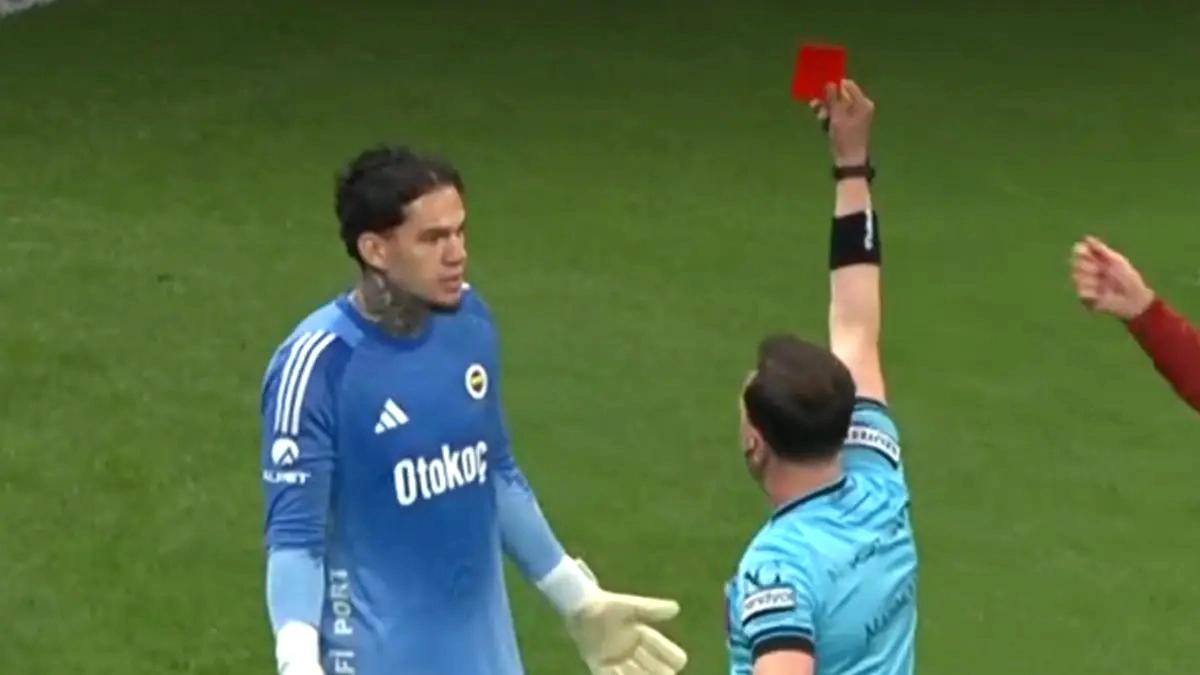 Ederson Kırmızı Kartla Atıldı: Fenerbahçe-Galatasaray Derbisinde Gerginlik