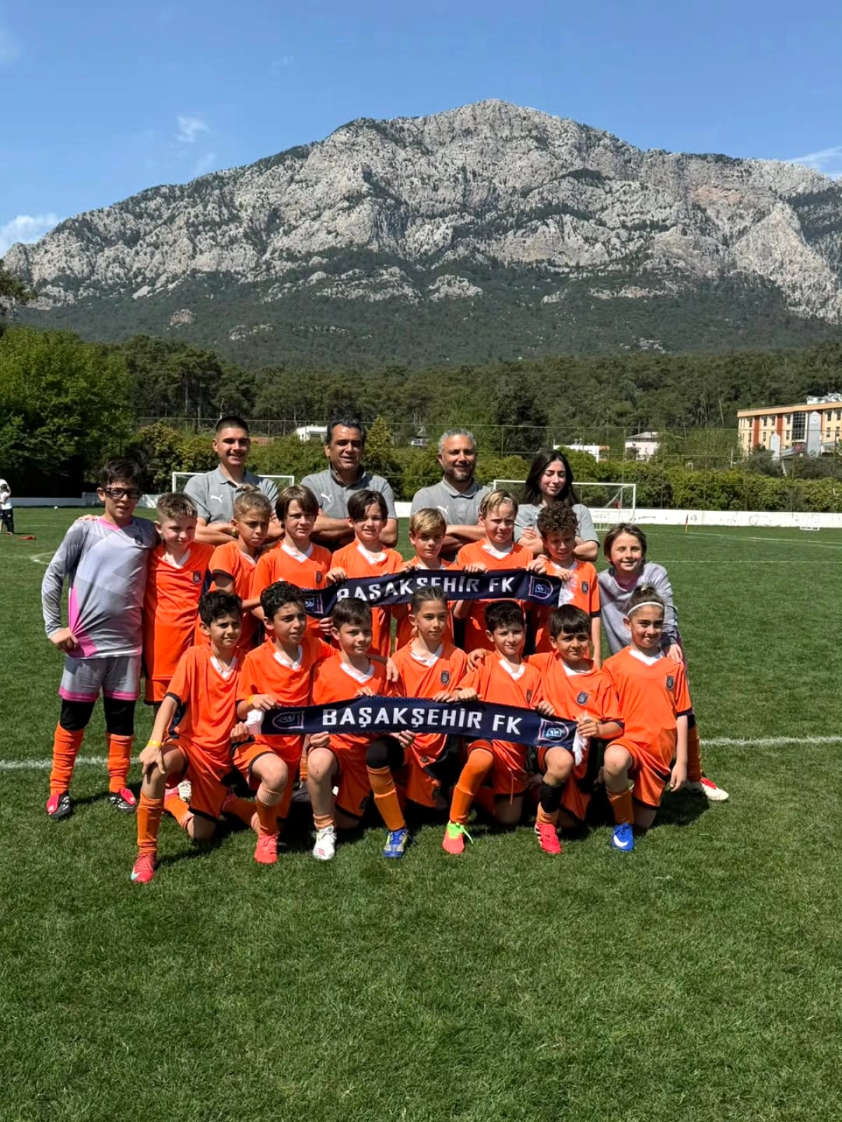 Başakşehir Akademisi U10 Takımı Antalya'da Şampiyon Oldu