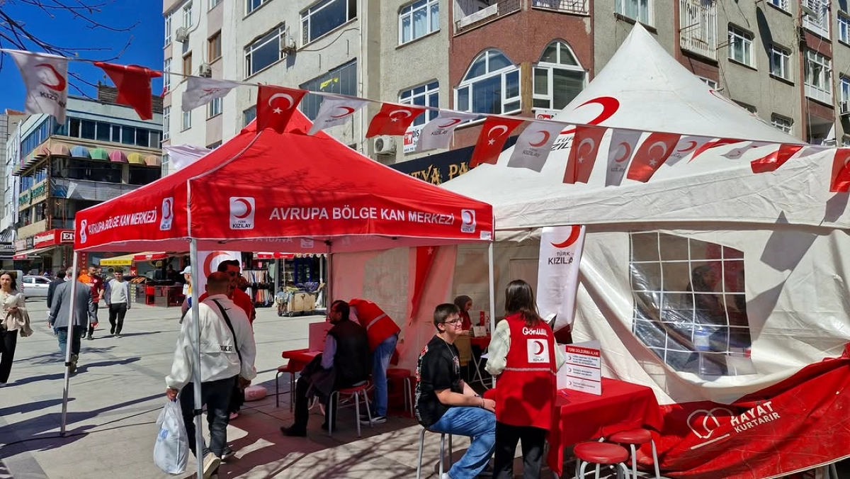 Zeytinburnu'nda Kan Bağışı Seferberliği: 58. Bulvar'da Hayat Kurtaran Çadır