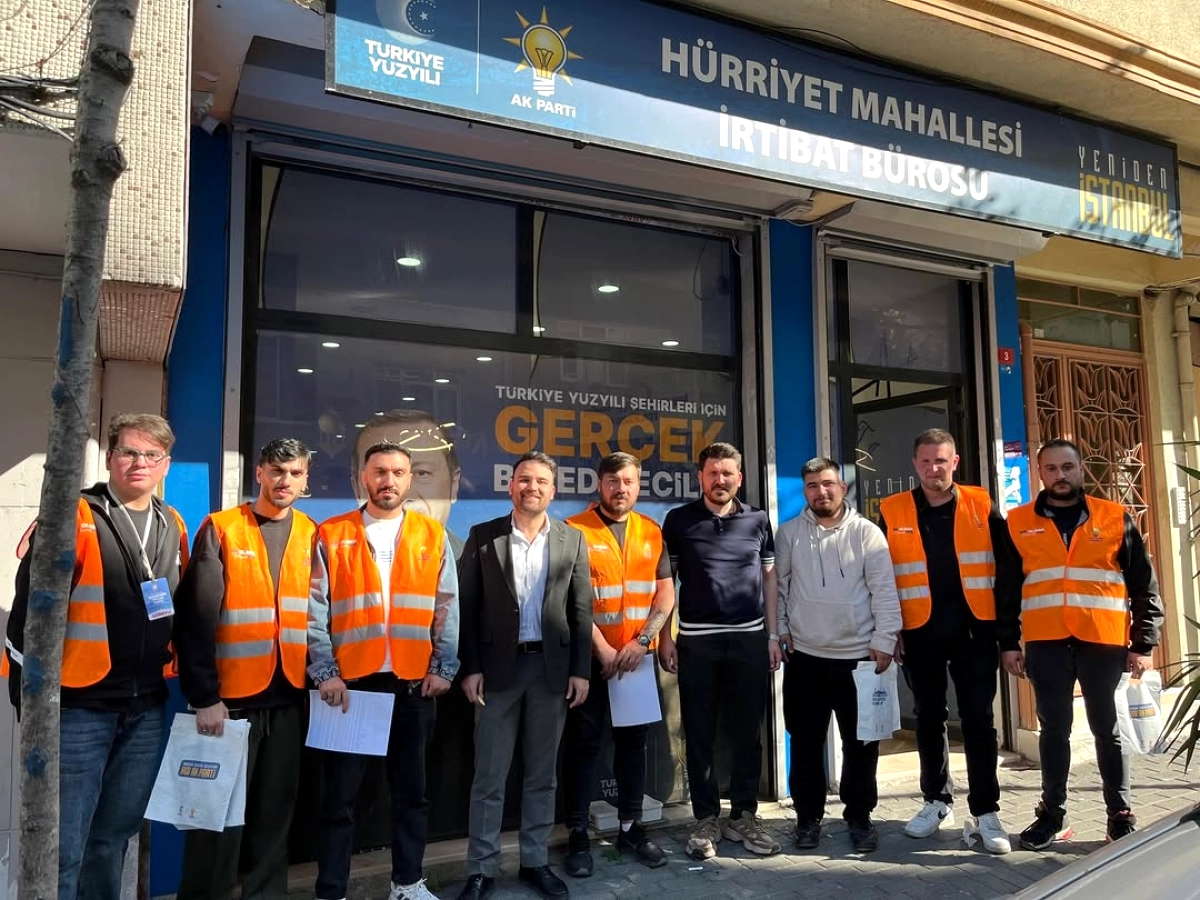 Gaziosmanpaşa'da AK Parti Gençlik Kolları'ndan Sahada Yoğun Çalışma