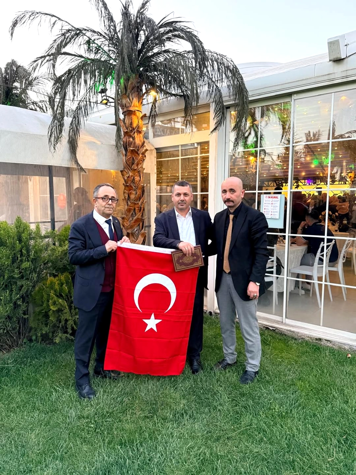 MHP Yenimahalle Yönetimi, Genç Çiftin Düğününde Mutluluğa Ortak Oldu