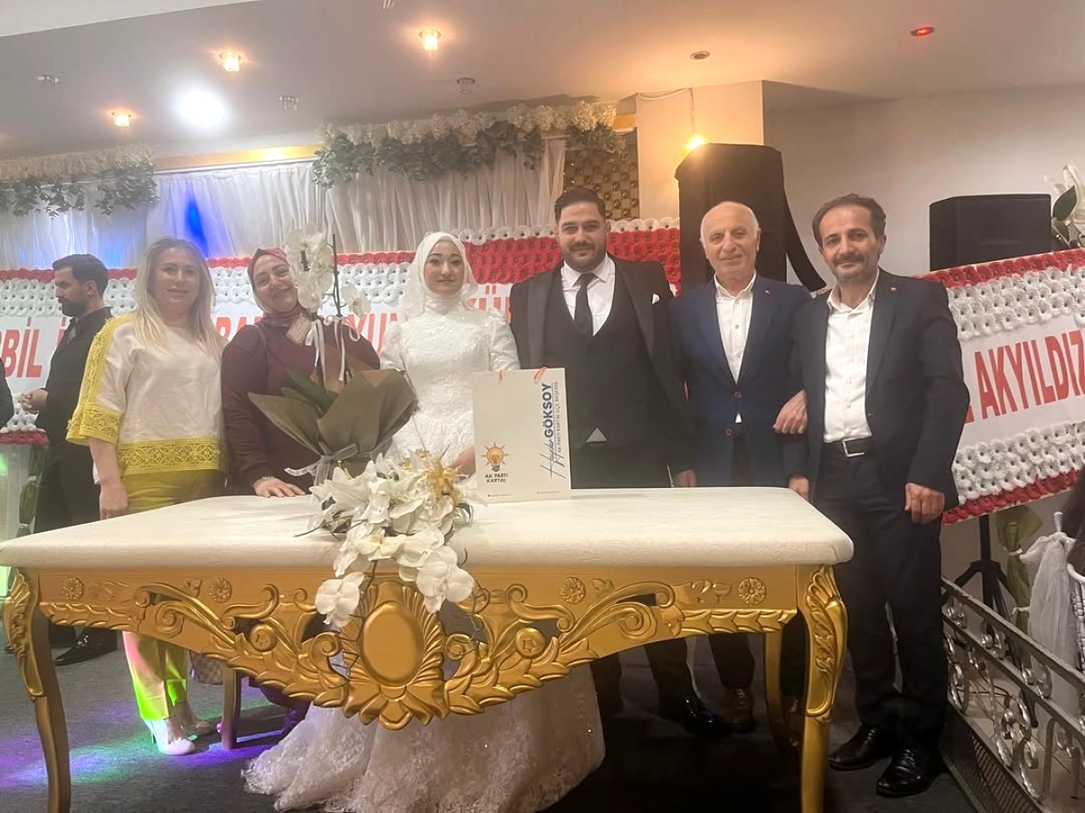 AK Parti Kartal İlçe Başkanlığı'ndan Düğün Ziyaretleri ve Hediye Takdimi