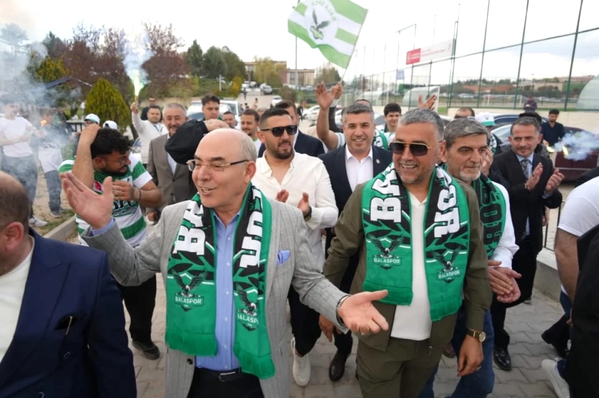 Bala Spor, Gölbaşı İncek'i 8-0 Yenerek Süper Amatör Lige Yükseldi | MHP Liderleri Tribündeydi