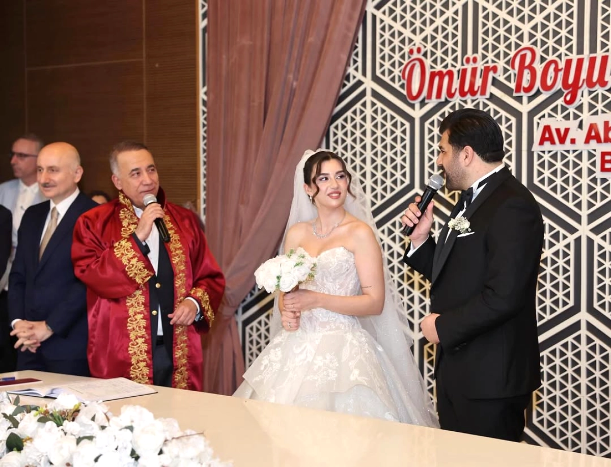 Sultangazi Belediye Başkanı Dursun Meclis Üyesinin Oğlunun Nikahında