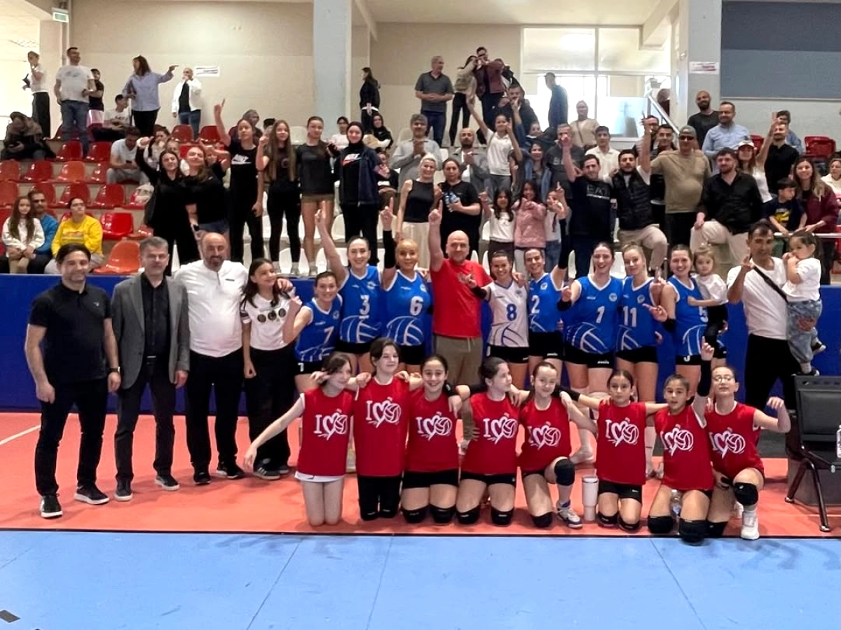 Kartepe'den Tarihi Başarı: Kadın Voleybol 2. Lig'de