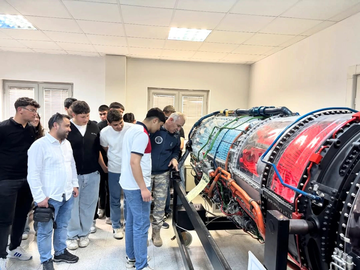 İzmirli Lise Öğrencileri Hava Astsubaylığı Keşfetti