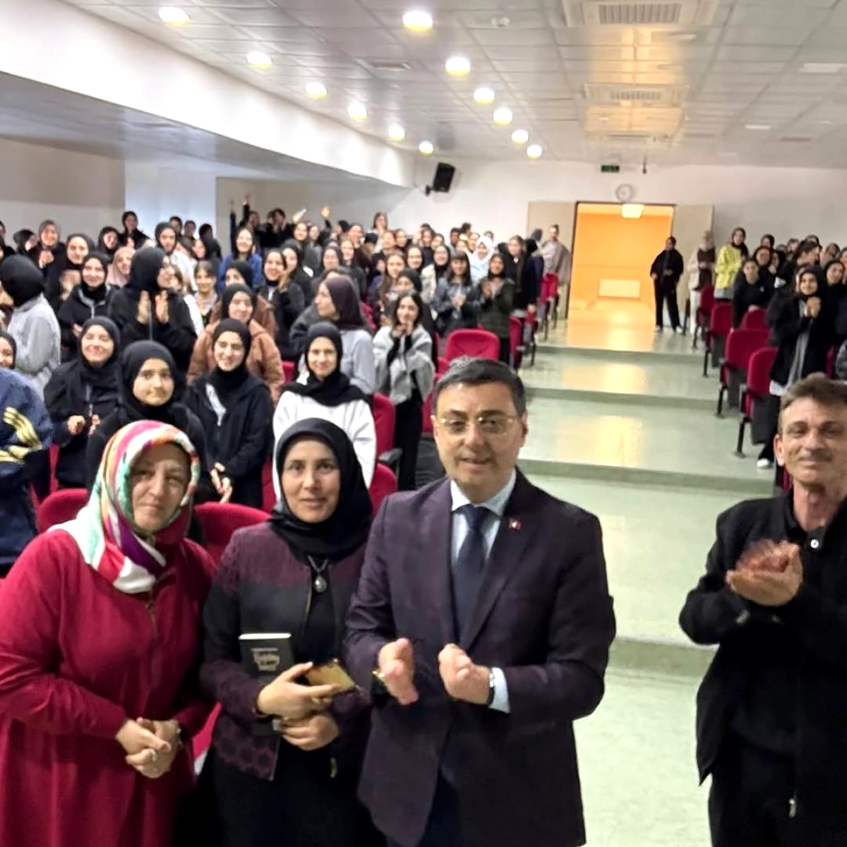 AK Partili Bayram, Kocaeli'de Gençlerle 