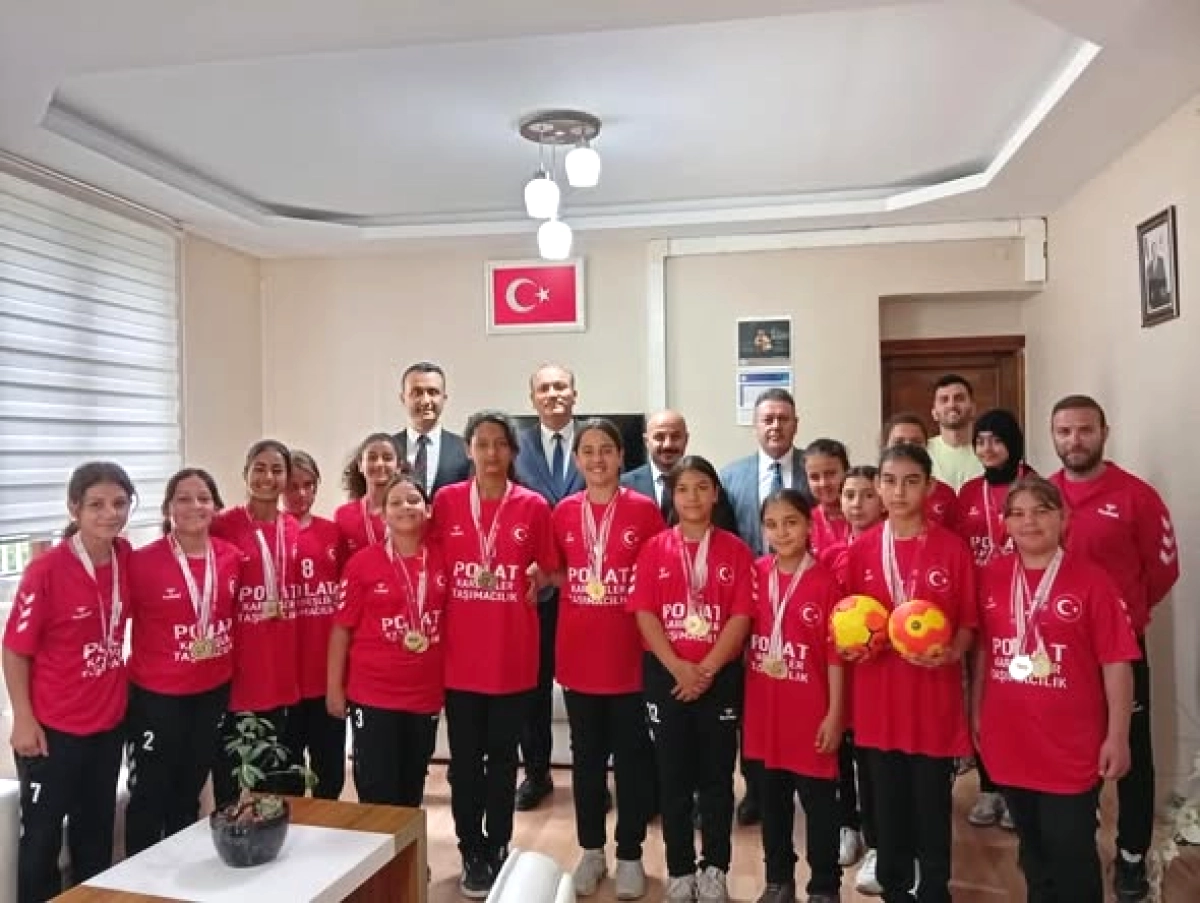 Ceyhan'dan Türkiye Ligi'ne Yükselen Hentbolcular