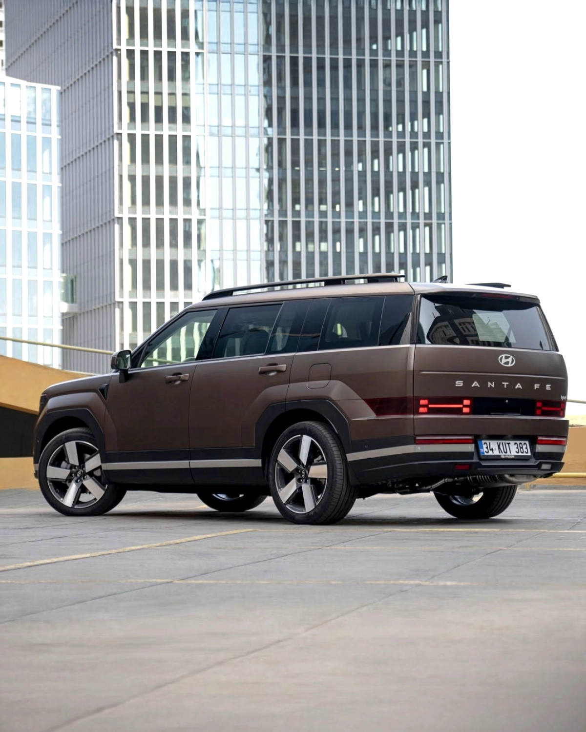 Hyundai Santa Fe Hibrit'te Lüks ve Teknoloji Buluşuyor