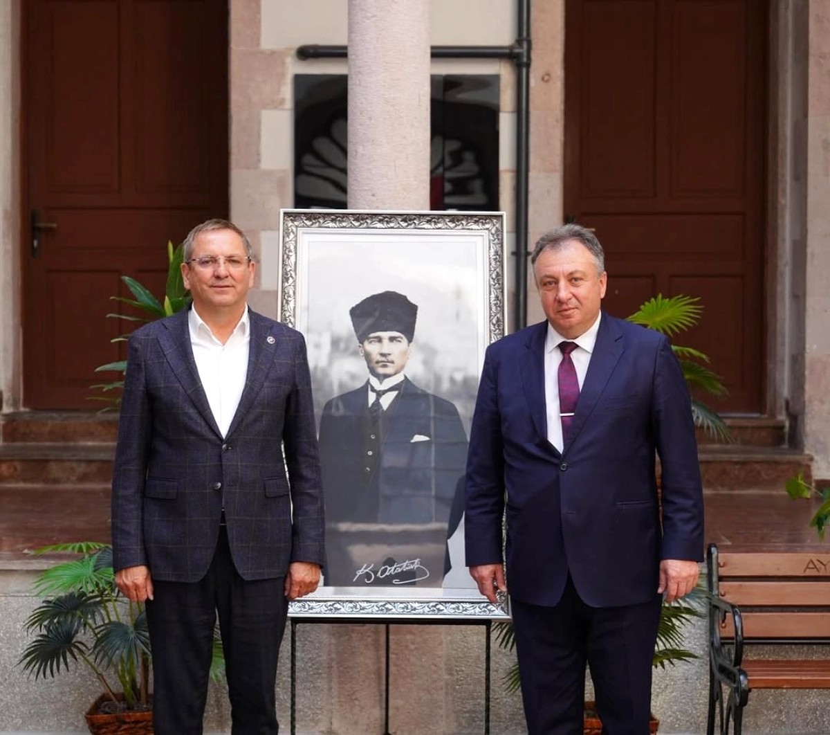 Şumnu Belediye Başkanı Ayvalık'ta: Kardeş Şehir İş Birliği İçin Görüşmeler