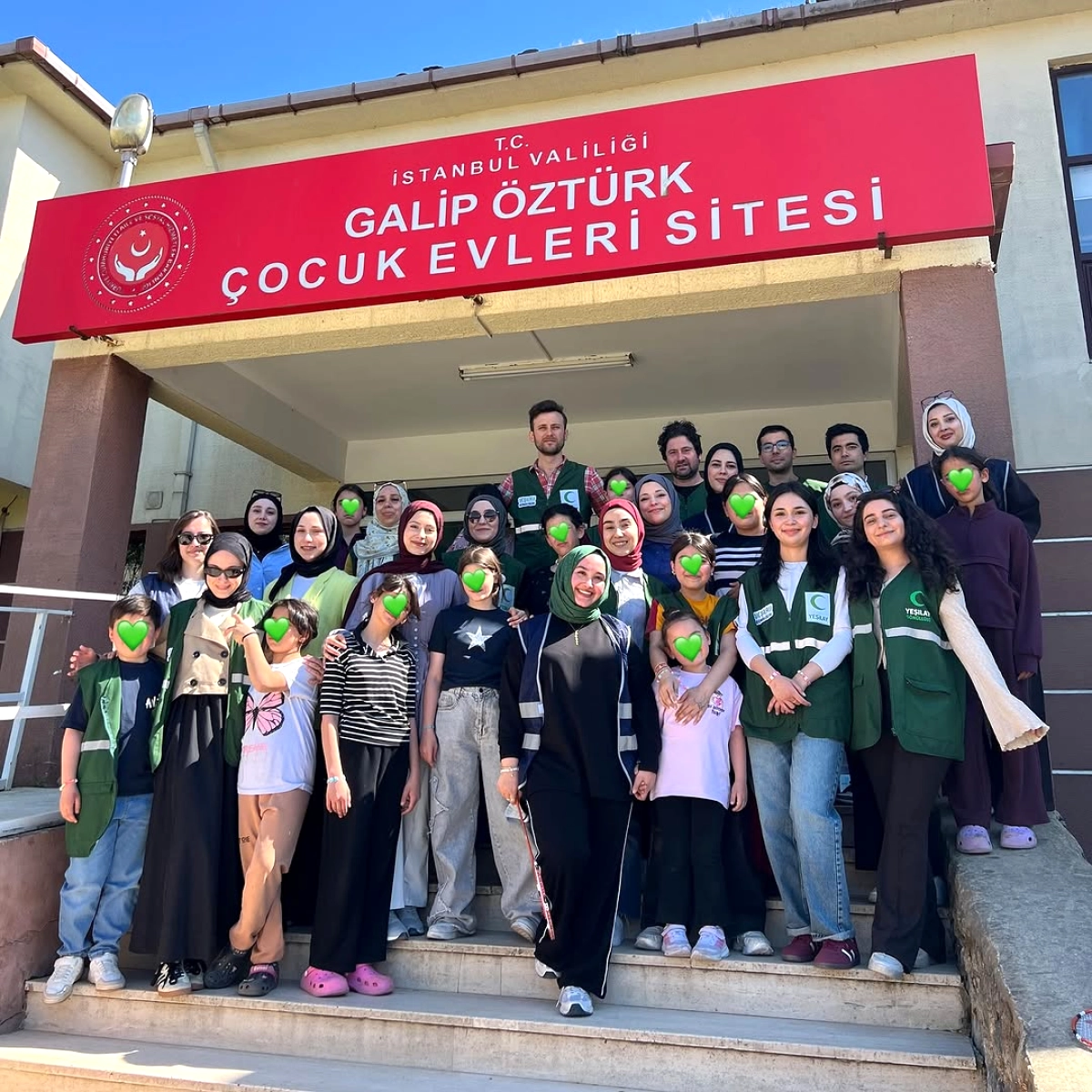 Yeşilay'dan 23 Nisan Etkinliği: Sevgi Evlerinde Bileklik Atölyesi