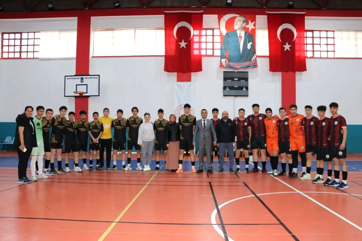 Elmadağ'da Genç Sporcuların Futsal Heyecanı