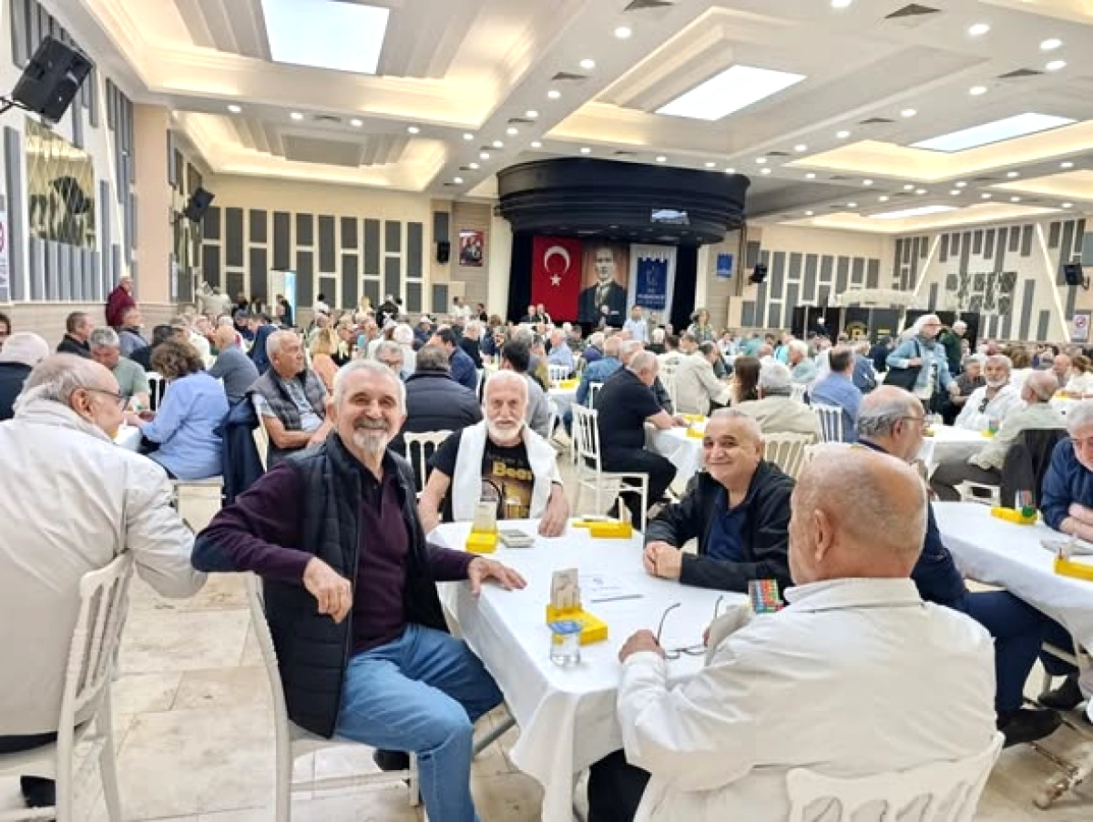 Tire'nin Briç Oyuncuları Kuşadası Festivalinde İlçeyi Temsil Etti