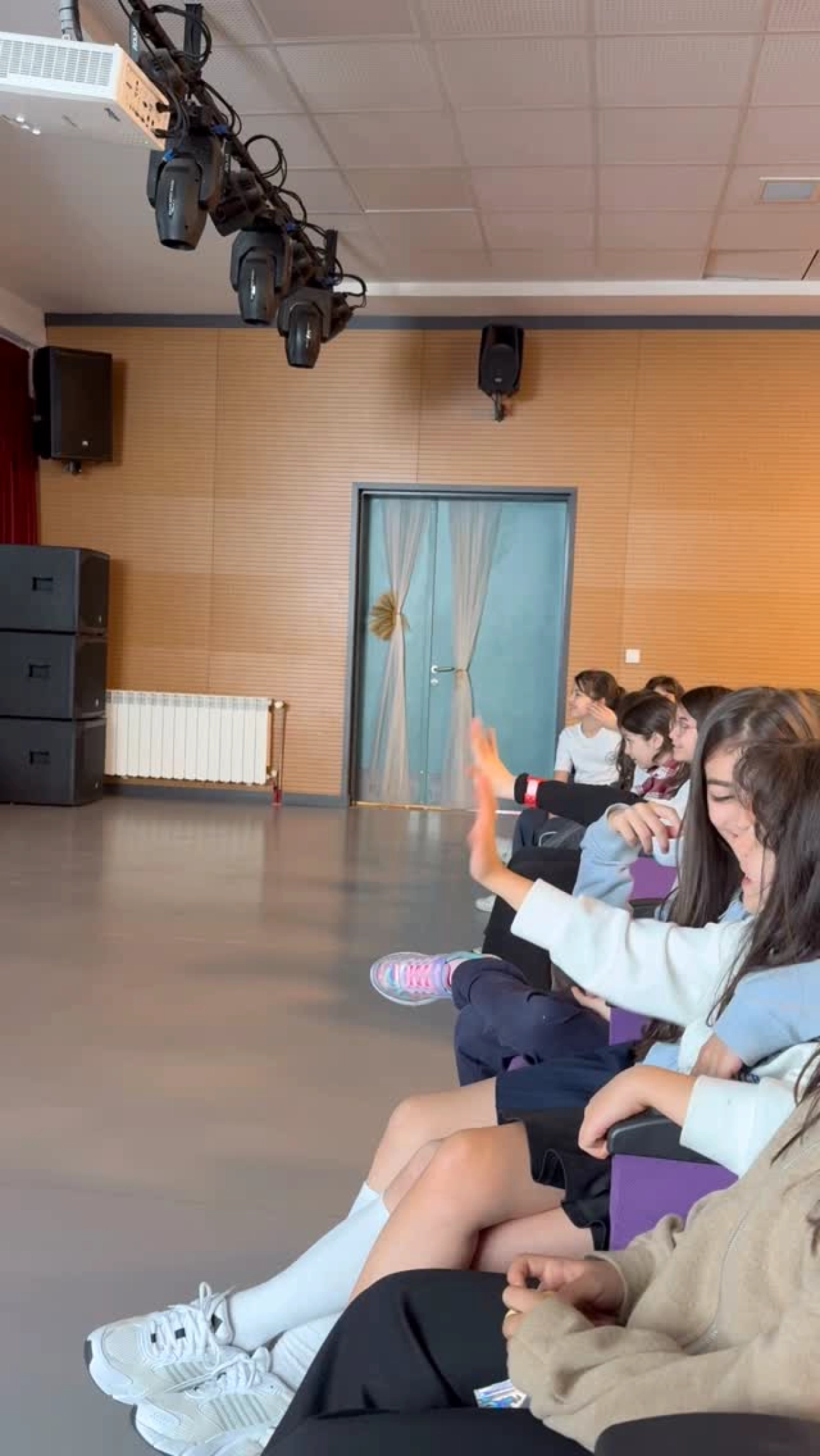 Beşiktaş'ta Minik Eller Su ve Gıda İçin Söz Verdi