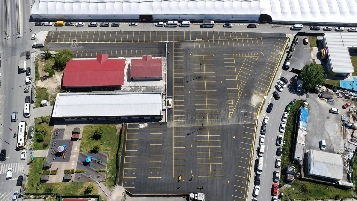 Küçükçekmece'de Otopark Sorunu Çözüme Kavuşuyor: Fatih Mahallesi'nde Açık Otopark Hizmete Girdi