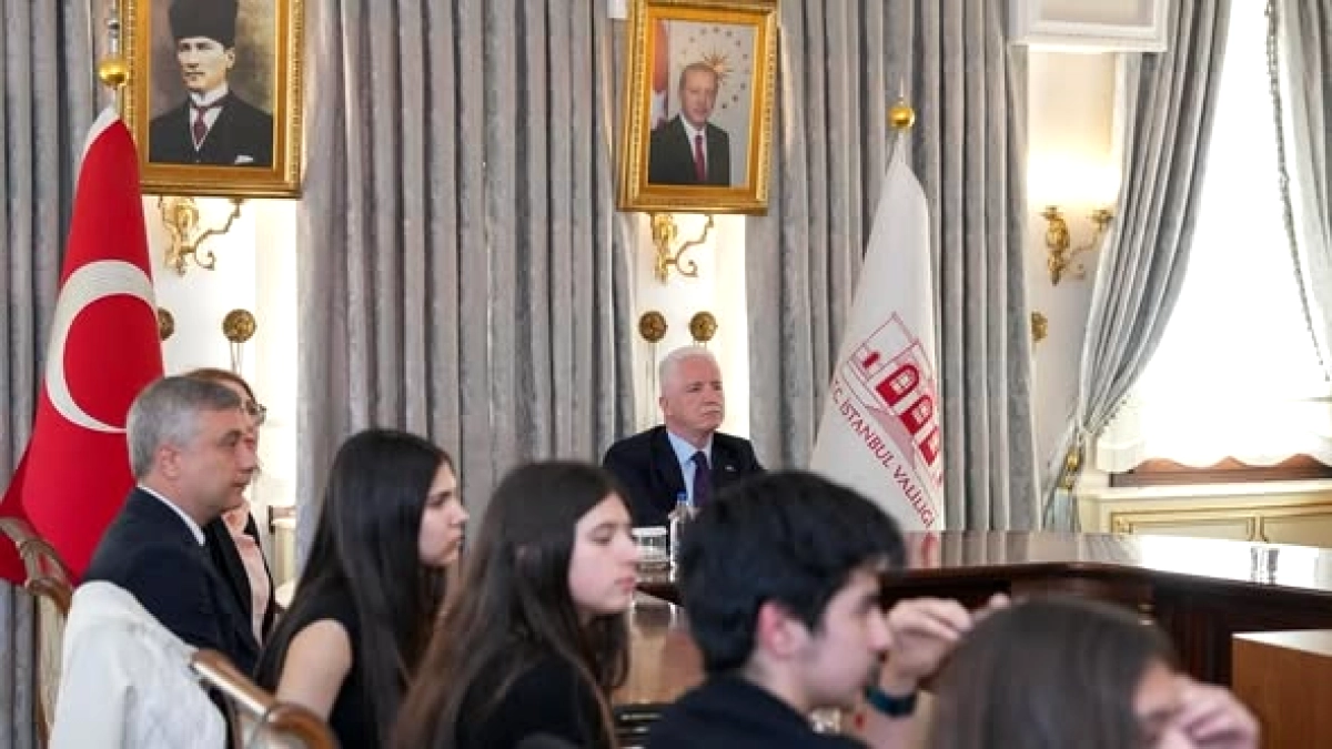 İstanbul'da LGS Tam Puanlı Öğrenciler Vali Gül'e Projelerini Sundu