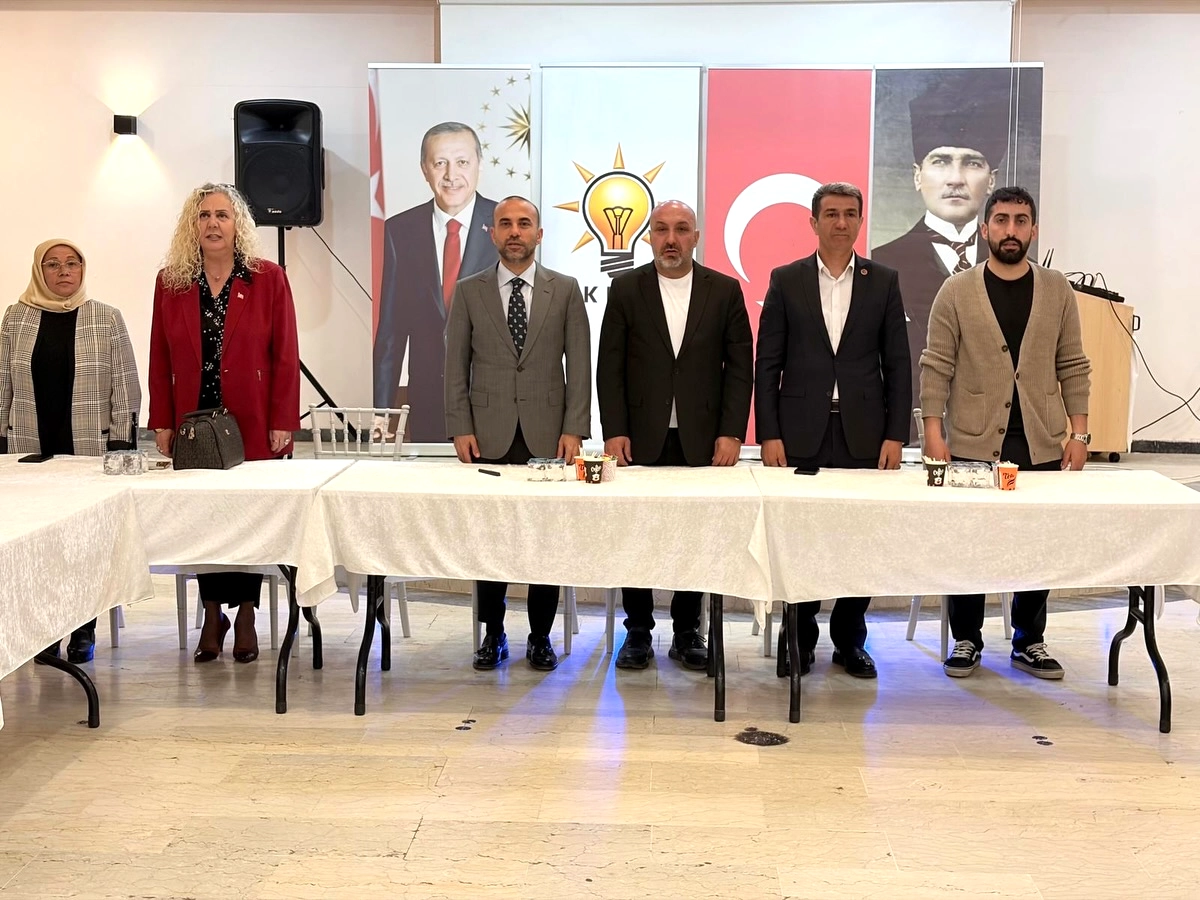 AK Parti Yalova, Altınova'da Danışma Meclisi Toplantısı Düzenledi