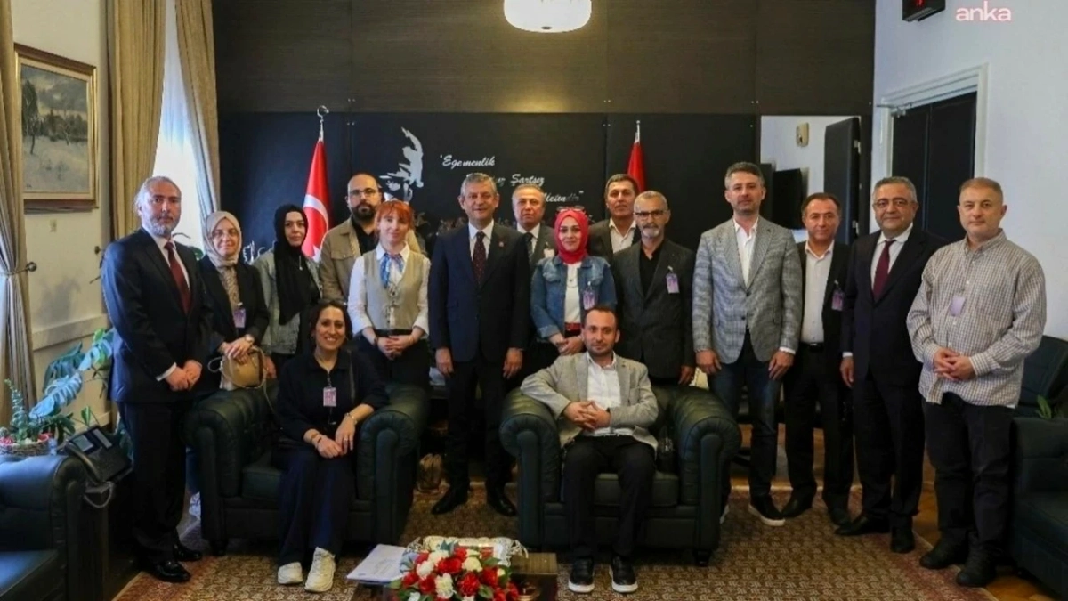 Özgür Özel KHK'lılar Platformu ile TBMM'de Görüştü