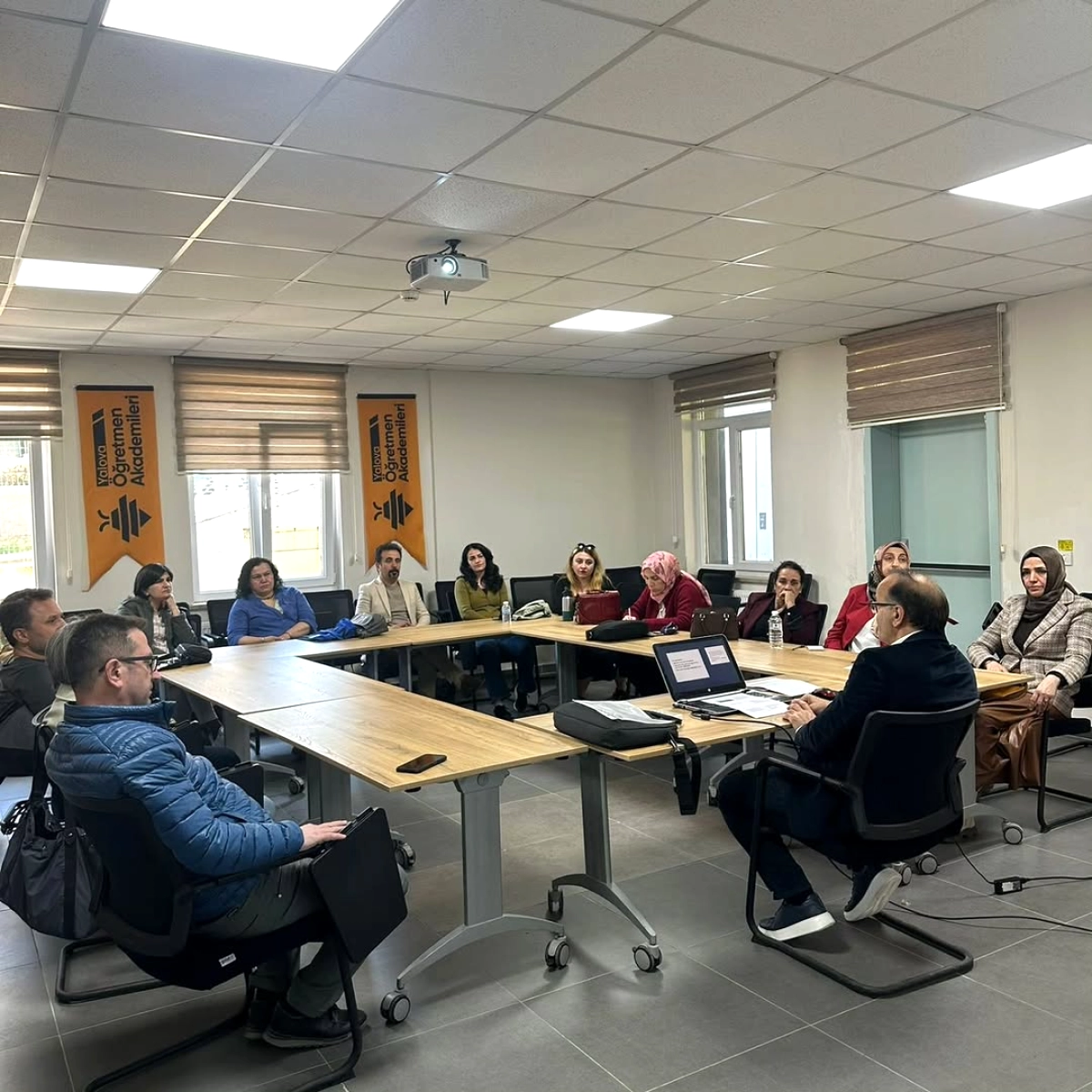 Yalova'da Felsefe Eğitimi Semineri: Öğretmenler İçin Düşünme Rehberi