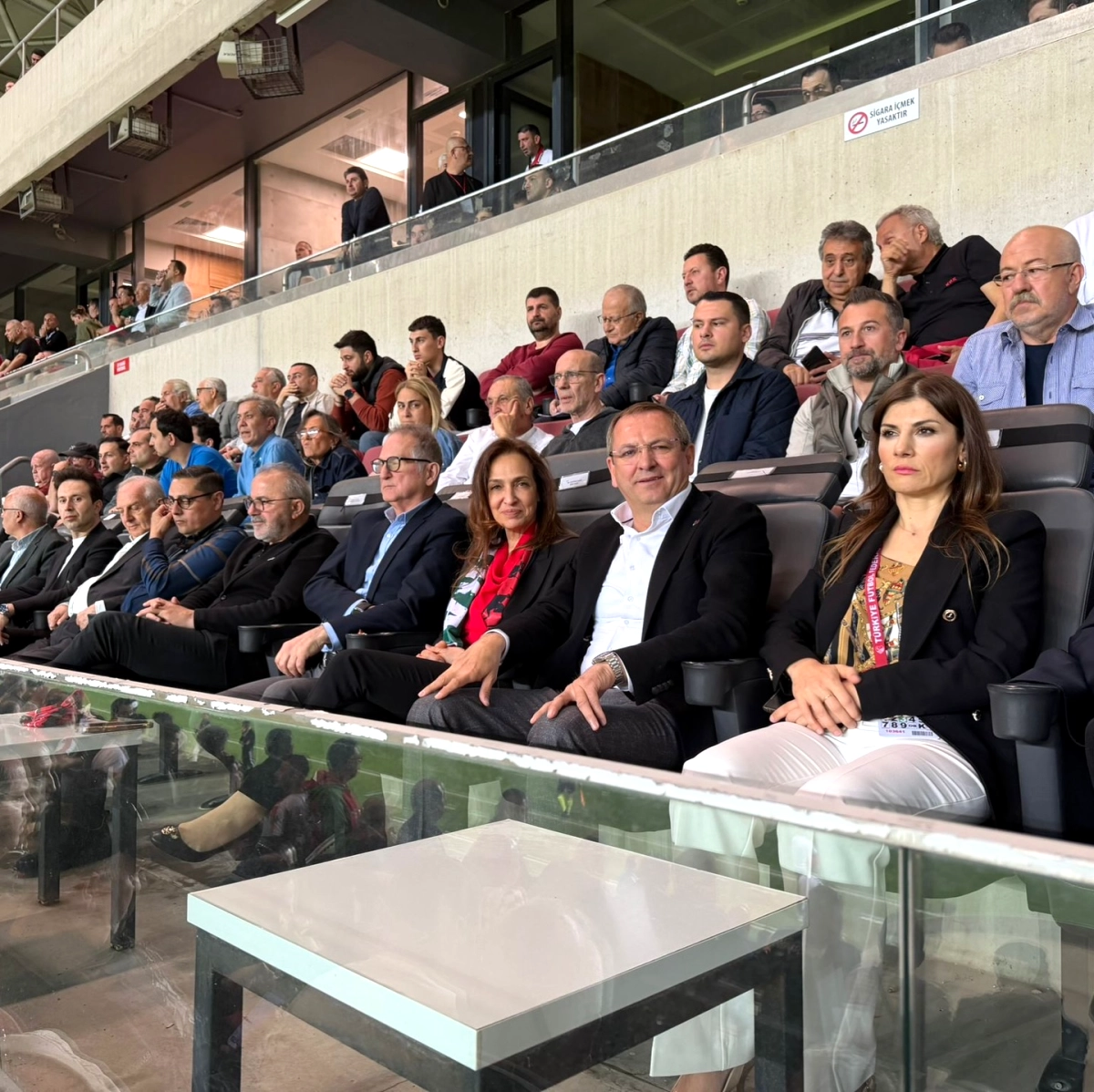 Ayvalıkgücü Belediyespor, Karşıyaka'yı 2-0 Yendi ve Playoff Turunu Geçti