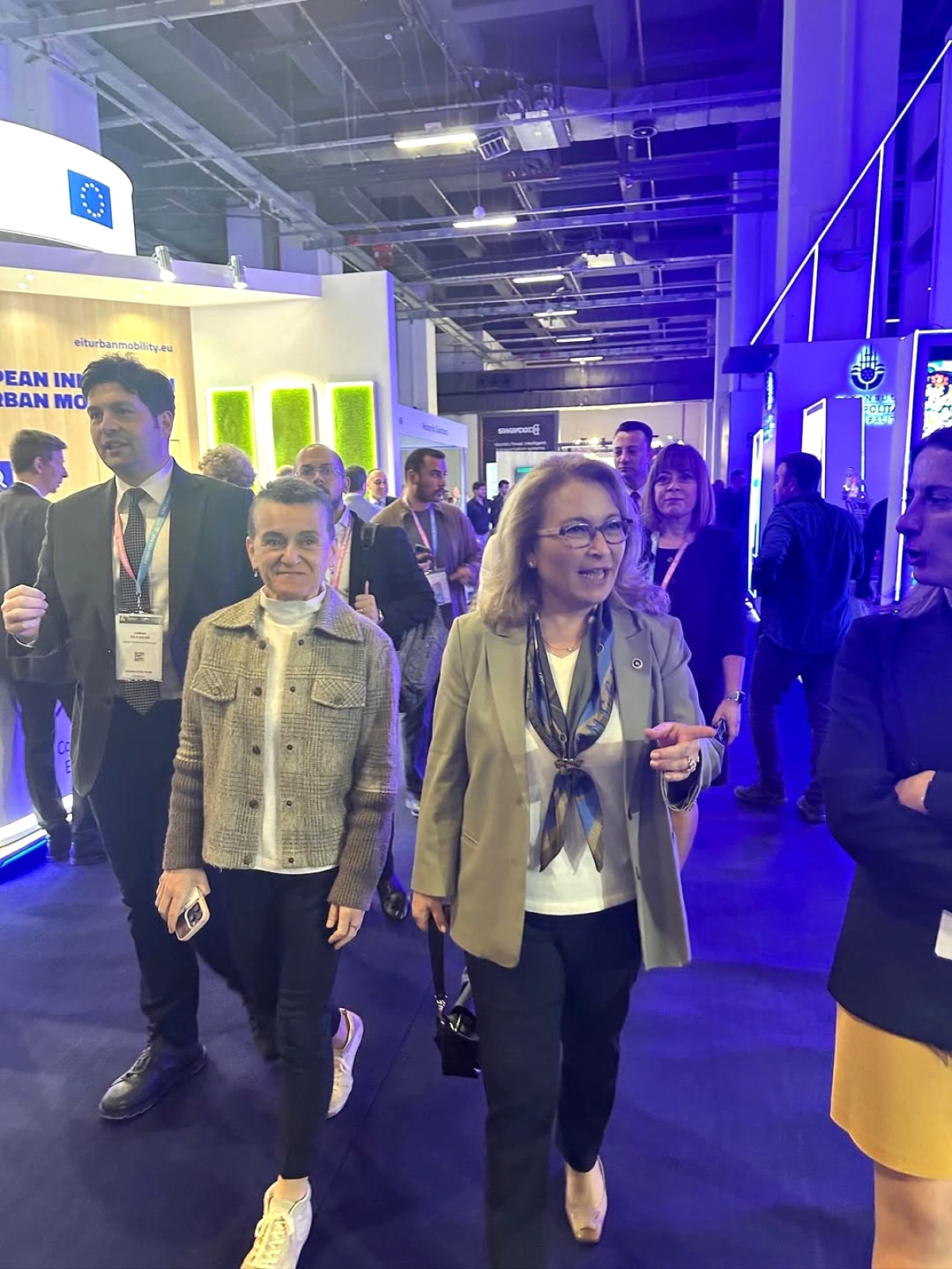 Yanıkömeroğlu ITS Kongresi'nde Akıllı Ulaşım Çözümlerini İnceledi