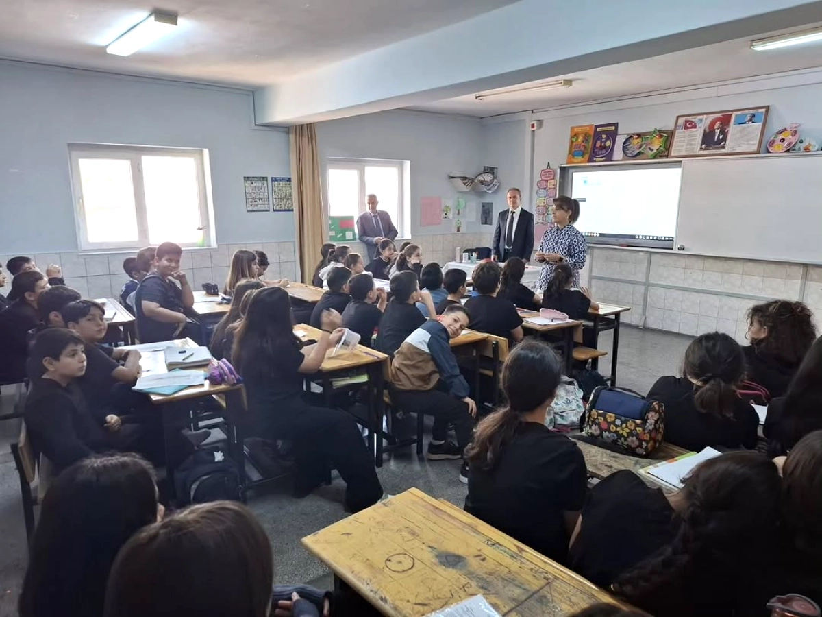 Muratpaşa'da Öğrenciler Çift Dilli Kültür Rehberi Oluyor