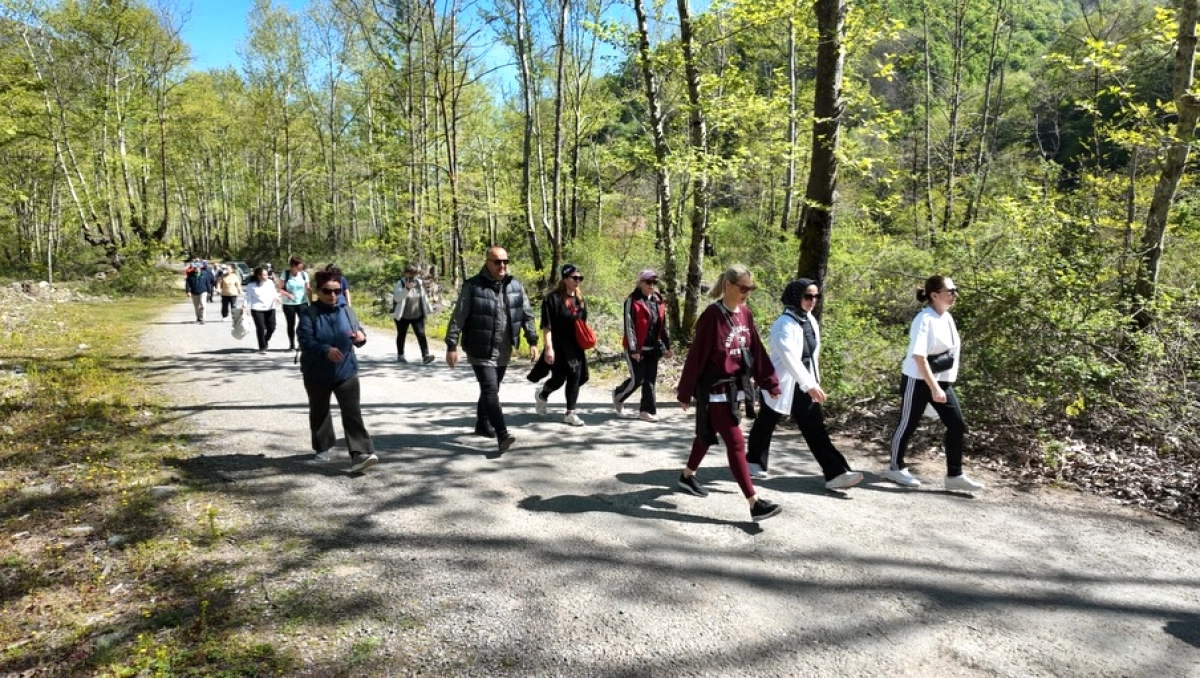 Çınarcık'ta Doğa Yürüyüşü: Belediye Başkanı Vatandaşlarla Buluştu