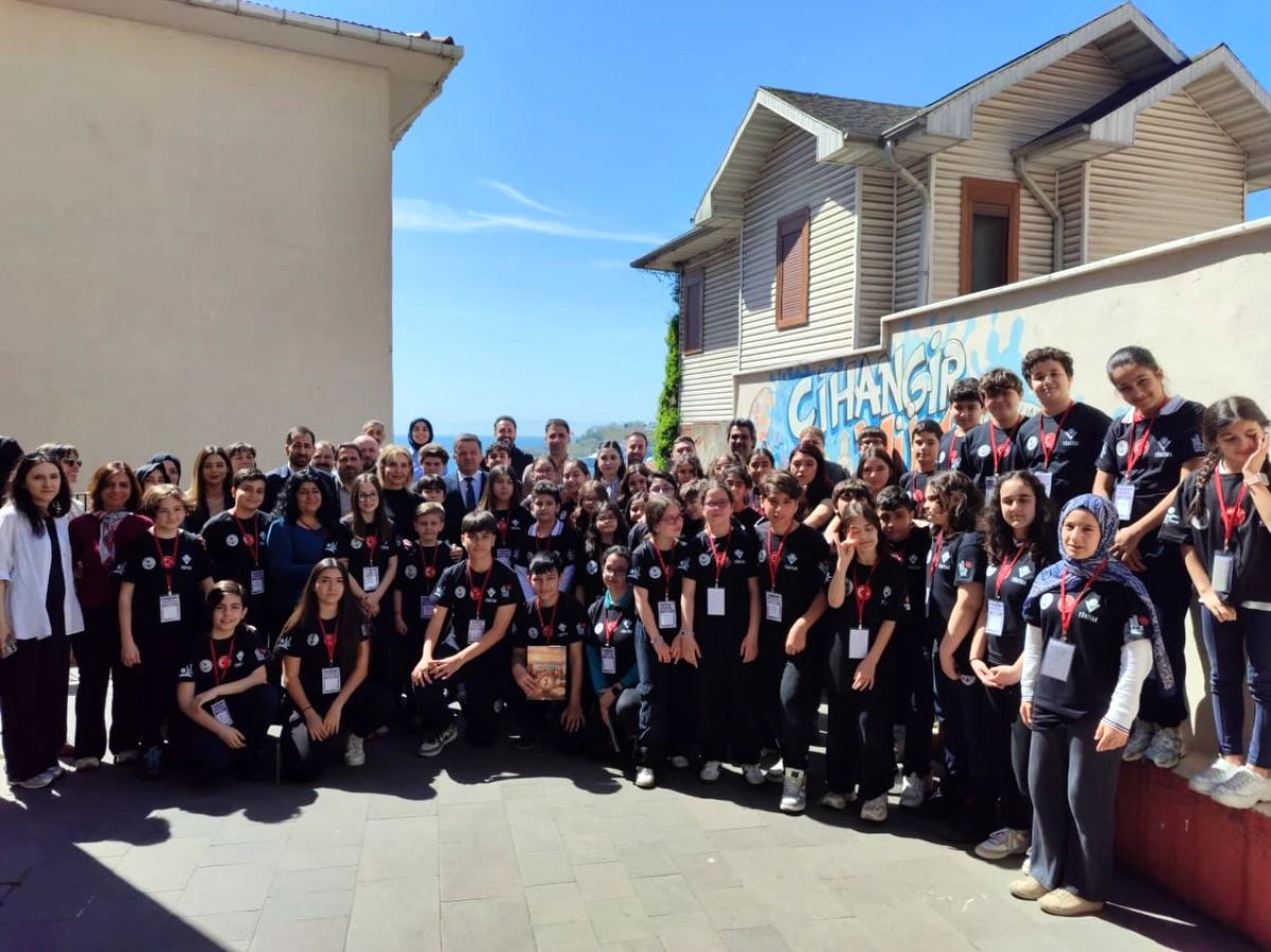 Cihangir'de Genç Mucitler TÜBİTAK Bilim Fuarı'nda Hünerlerini Sergiledi