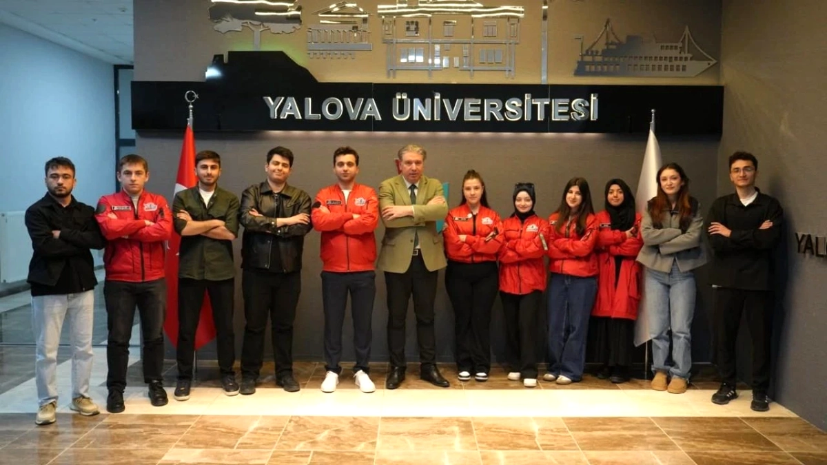 Yalova TEKNOFEST Öğrencileri Rektör Bahçekapılı'yı Ziyaret Etti