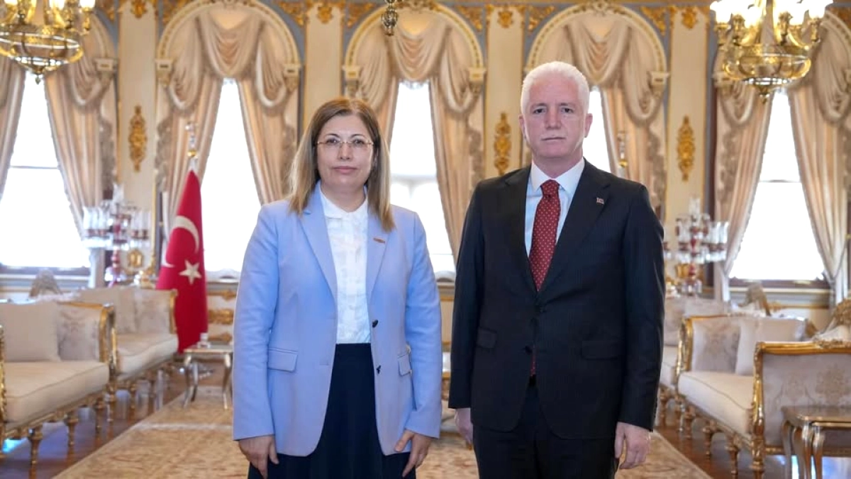 İstanbul Valisi Davut Gül, KADEM Başkanı Canan Sarı'yı Kabul Etti