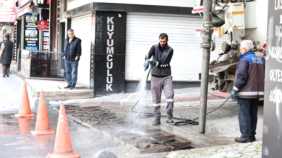 Sultangazi'de Yağmur Sezonu Öncesi Kritik Altyapı Temizliği