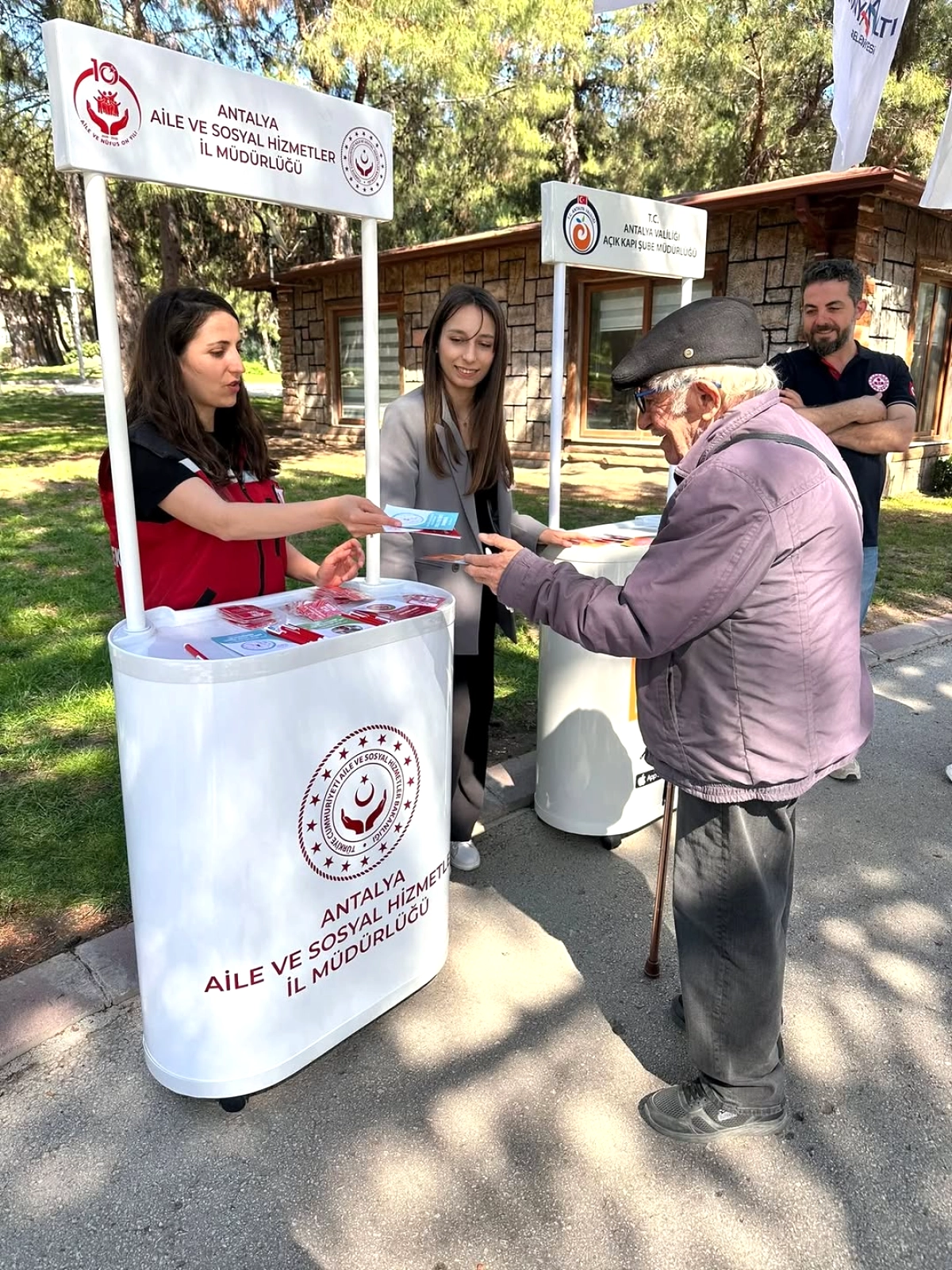 Antalya'da Kamu Kurumları Vatandaşlara Sosyal Hizmetleri Anlattı
