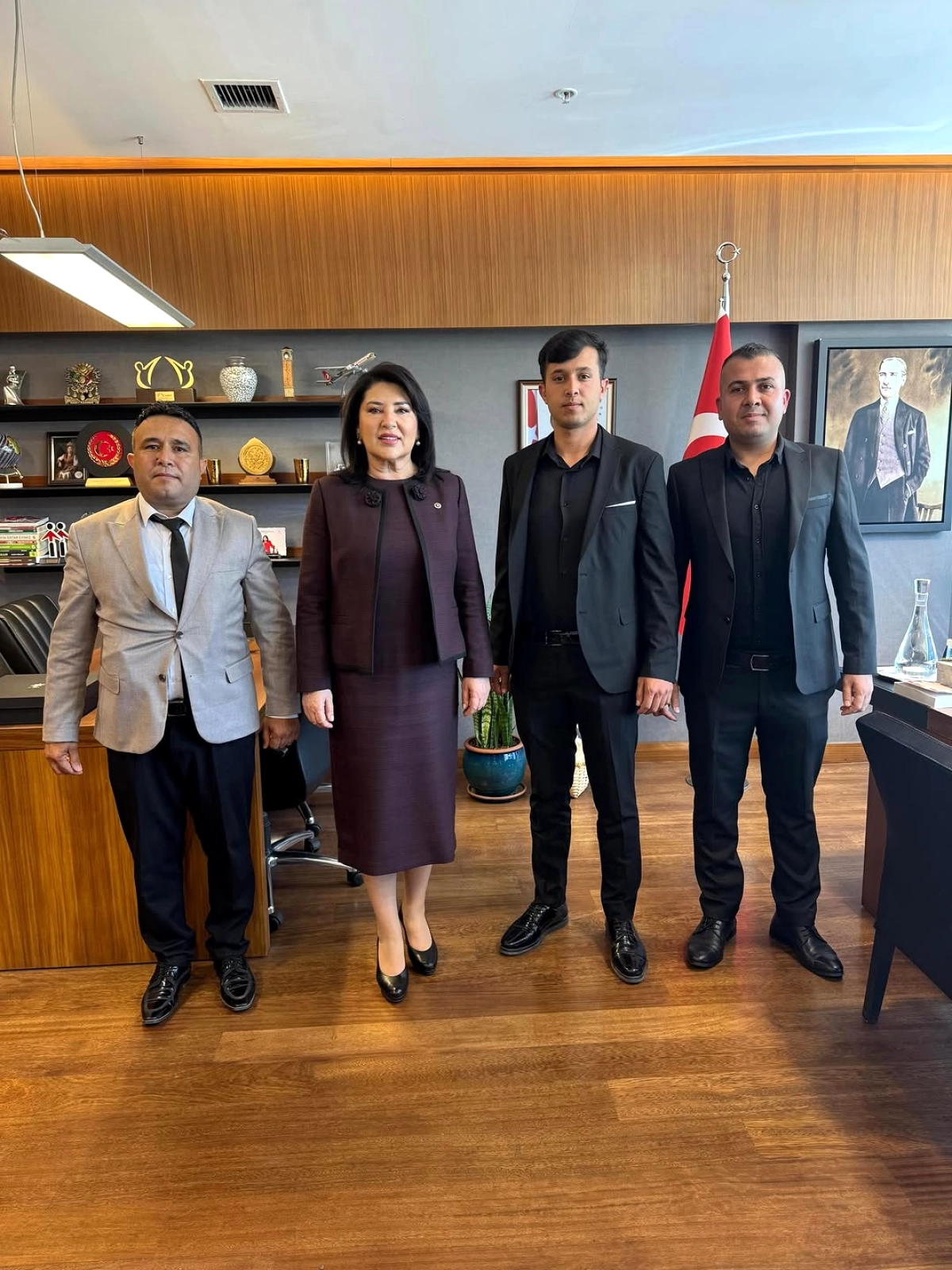 AK Partili Sunay Karamık, İmamoğlu Teşkilatını TBMM'de Ağırladı