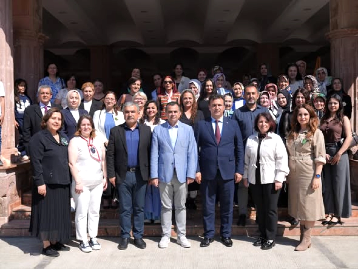 Alanya'da El Emeği Sergisi: Halk Eğitim Kursiyerleri Kültürü Yaşatıyor