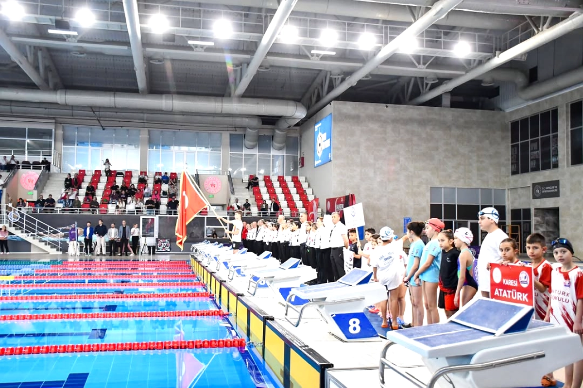 Balıkesir'de Minik Yüzücüler İçin Büyük Gün: İl Birinciliği Başladı
