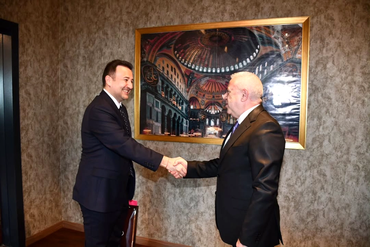 İş Bankası'ndan Çekmeköy Kaymakamlığına Nostaljik Kumbara Hediyesi