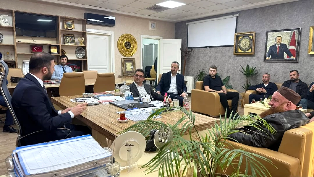 Küçükçekmece Rizeliler Derneği'nden AK Parti'ye Nezaket Ziyareti