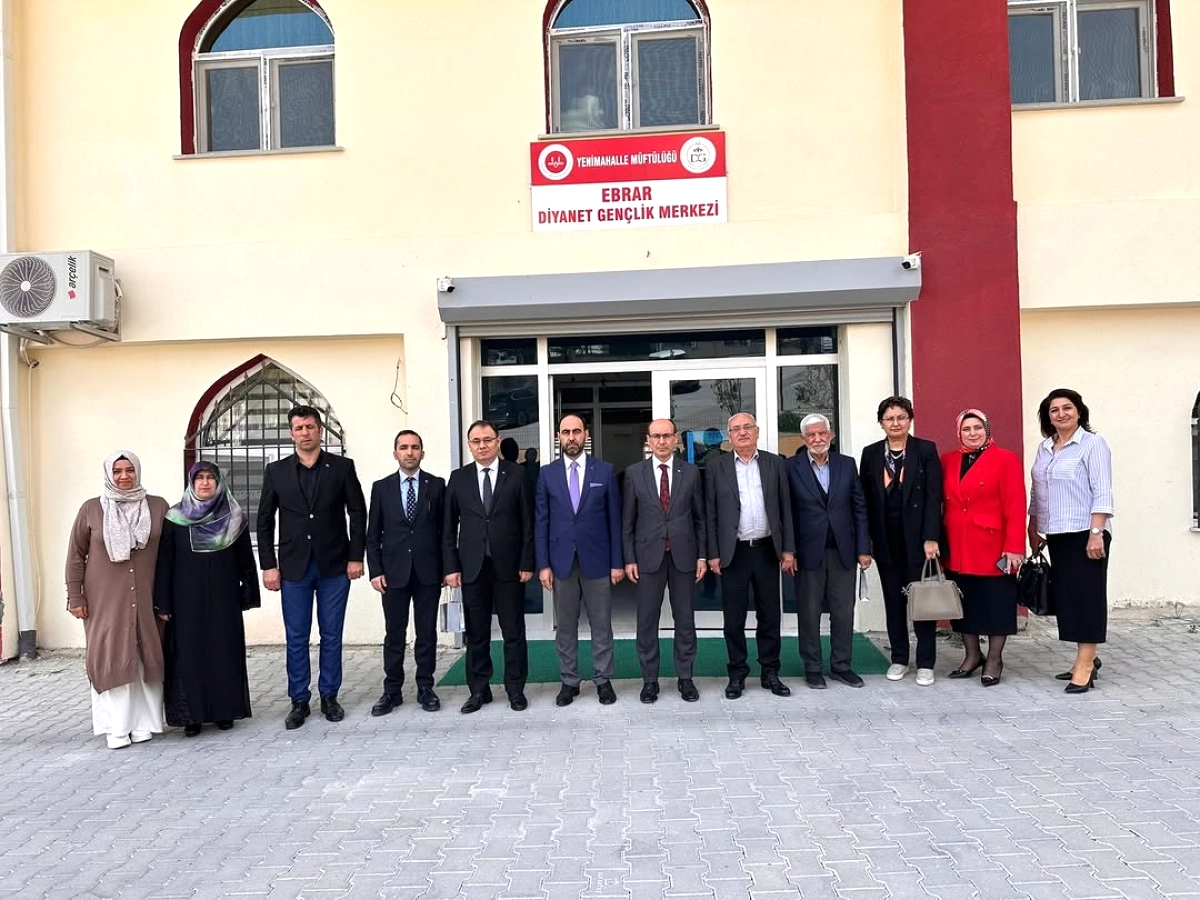 Yenimahalle'de Vakıf Toplantısı ve Gençlik Merkezi Programı