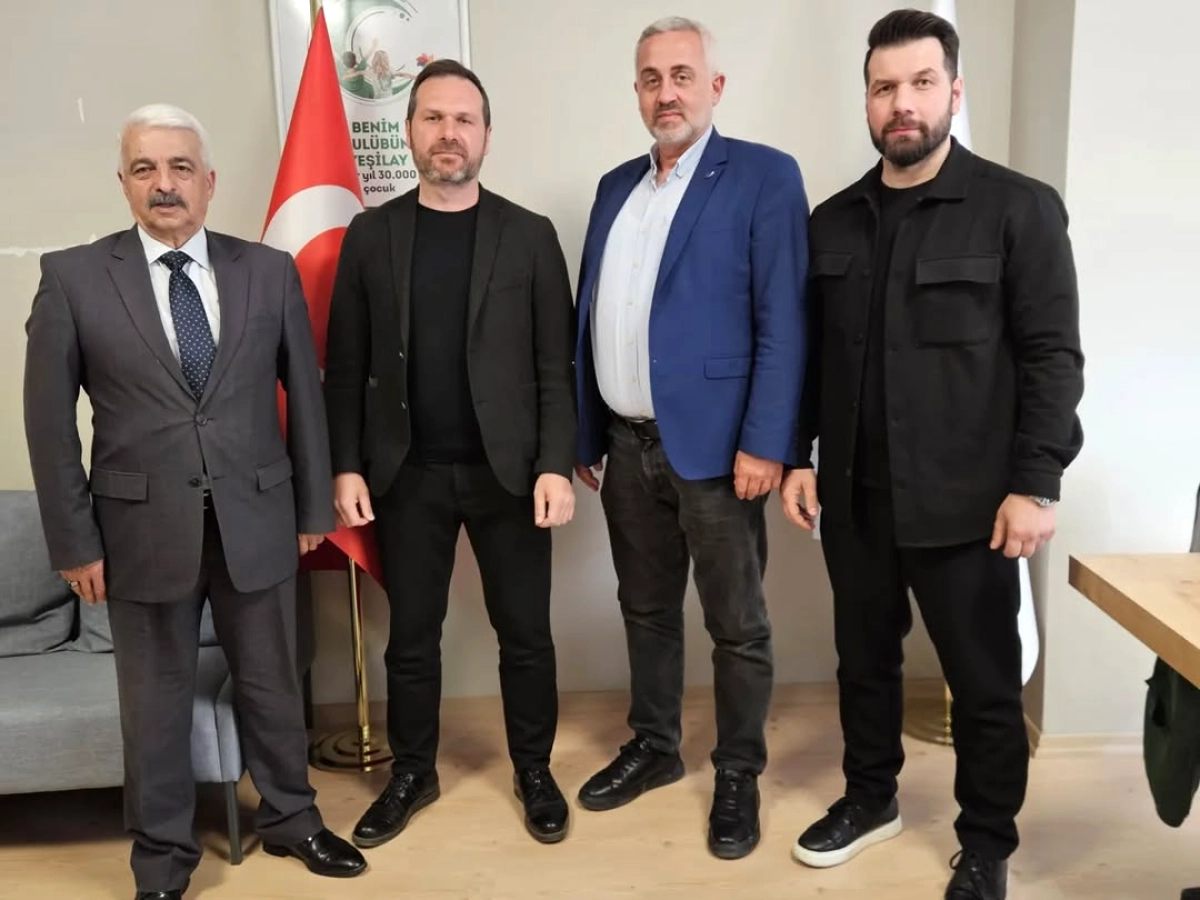 DEVA Partisi Çekmeköy Liderleri Yeşilay'ı Ziyaret Etti