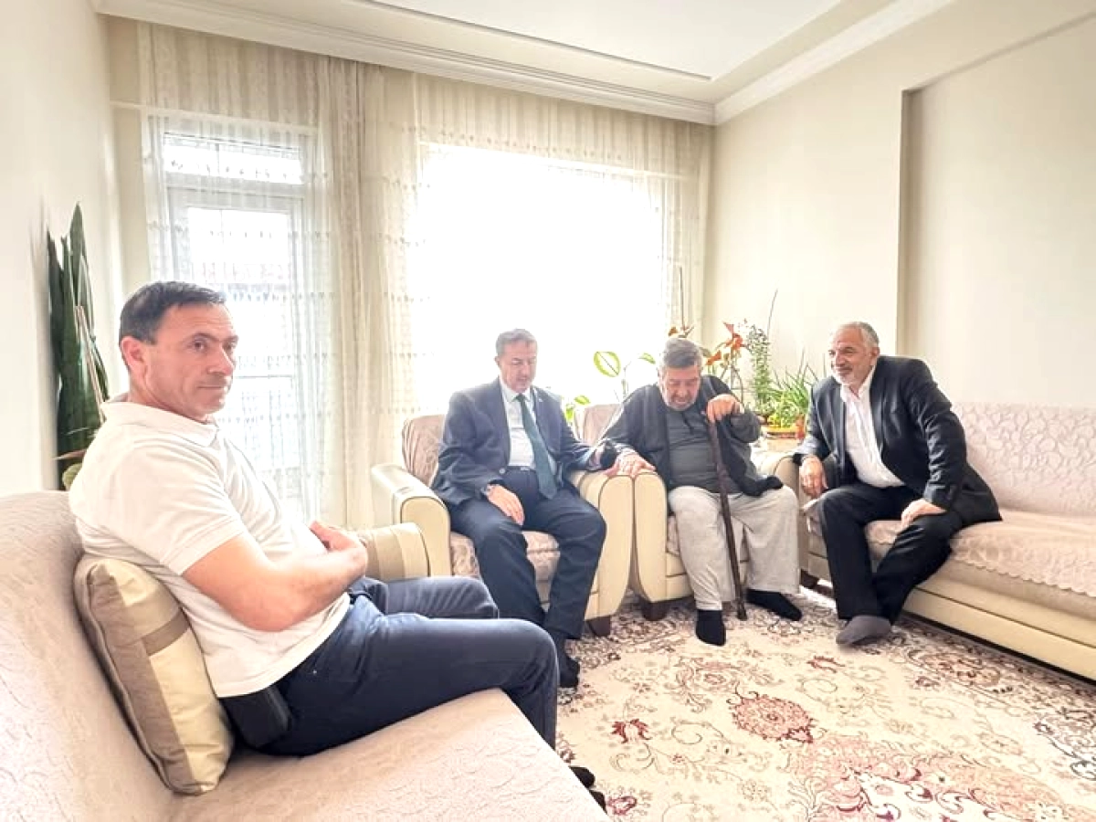 Yeşilhisar'da Hasta Ziyareti: AK Parti İlçe Başkanı'ndan Geçmiş Olsun