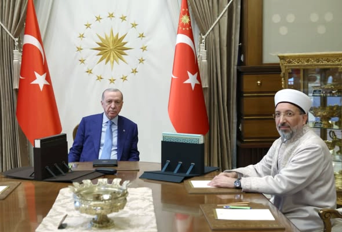 Cumhurbaşkanı Erdoğan ve Diyanet Başkanı Arpaguş Kurban Programına Bağış Yaptı