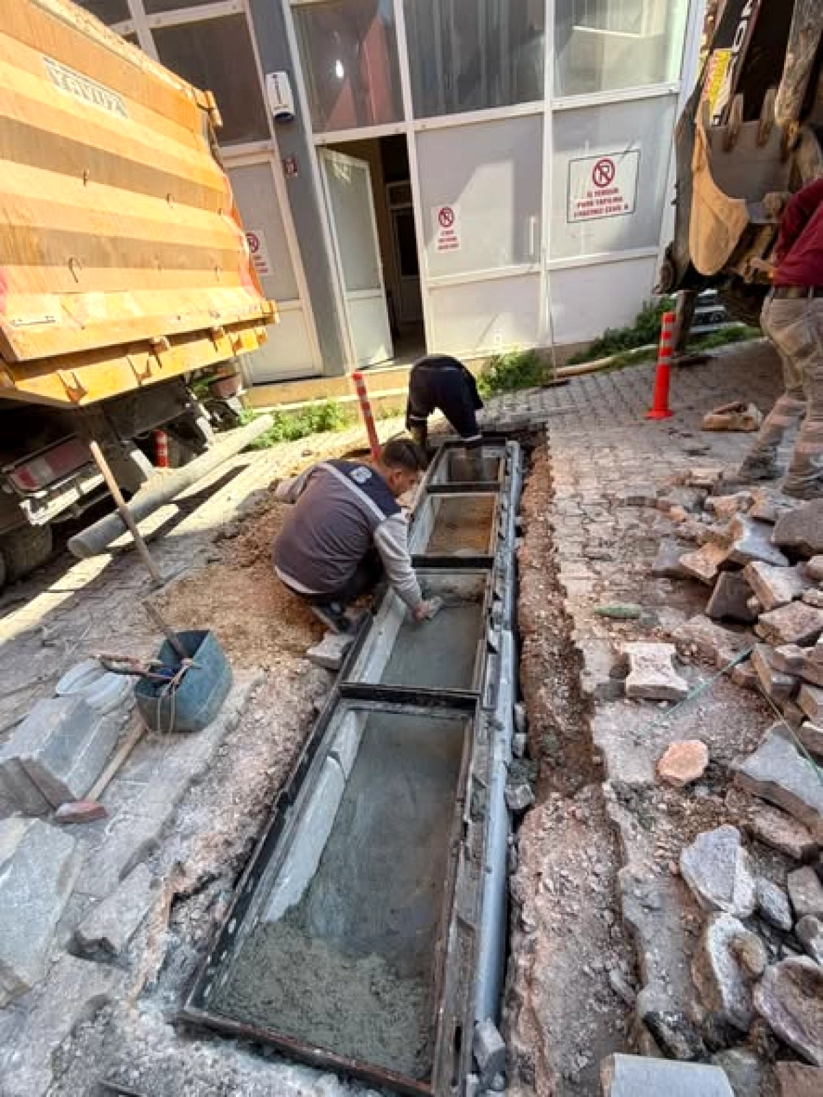 Karaoğlan Mahallesi'nde Yağmur Suyu Taşkınları Tarih Oluyor