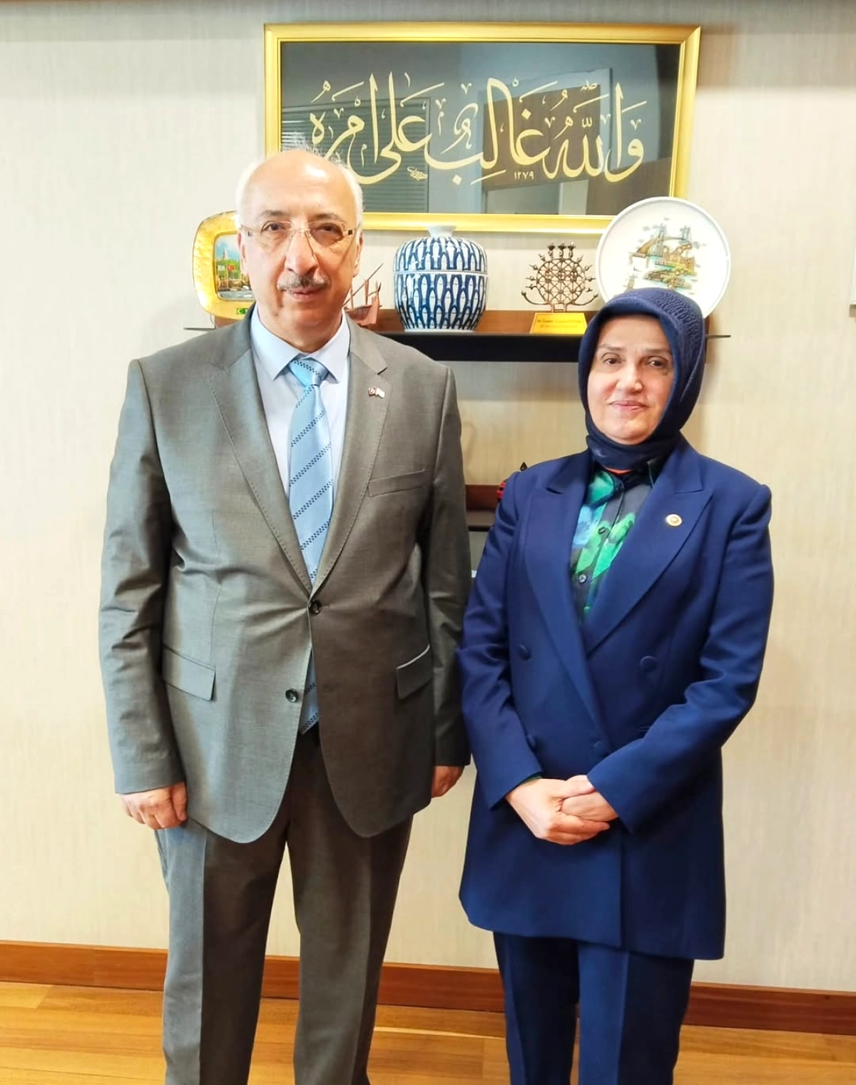 AK Partili Öztürk, Meclis'te Eski Sınıf Arkadaşını Ağırladı