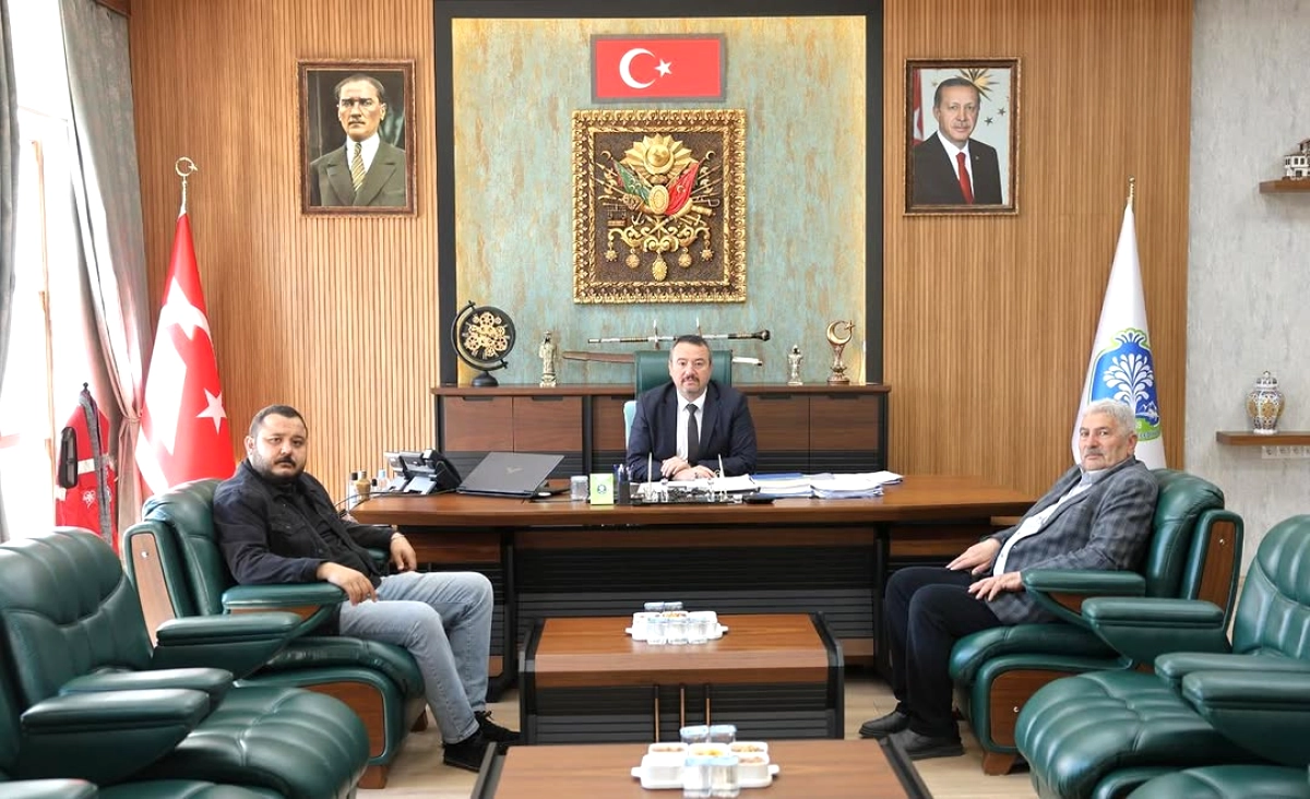 Sandıklı'da Protokol Ziyareti: İYİ Parti Yönetimi Belediye Başkanı Öztaş'ı Makamında Ağırladı