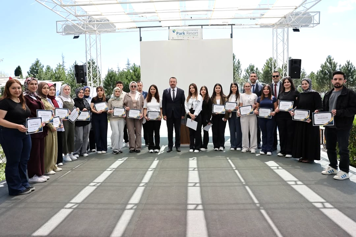 Sandıklı'da Gençlik Haftası Coşkusu: Öğrencilere Sertifikaları Verildi